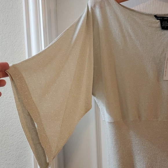 Larry Levine wide sleeve light sweater top - Picture 4 of 6